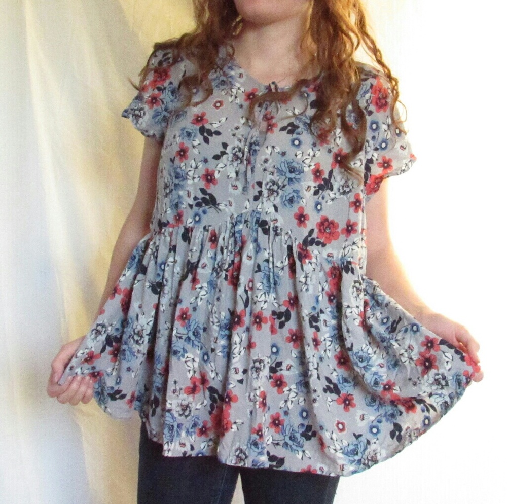 Torrid 00 gray floral print ruffle blouse